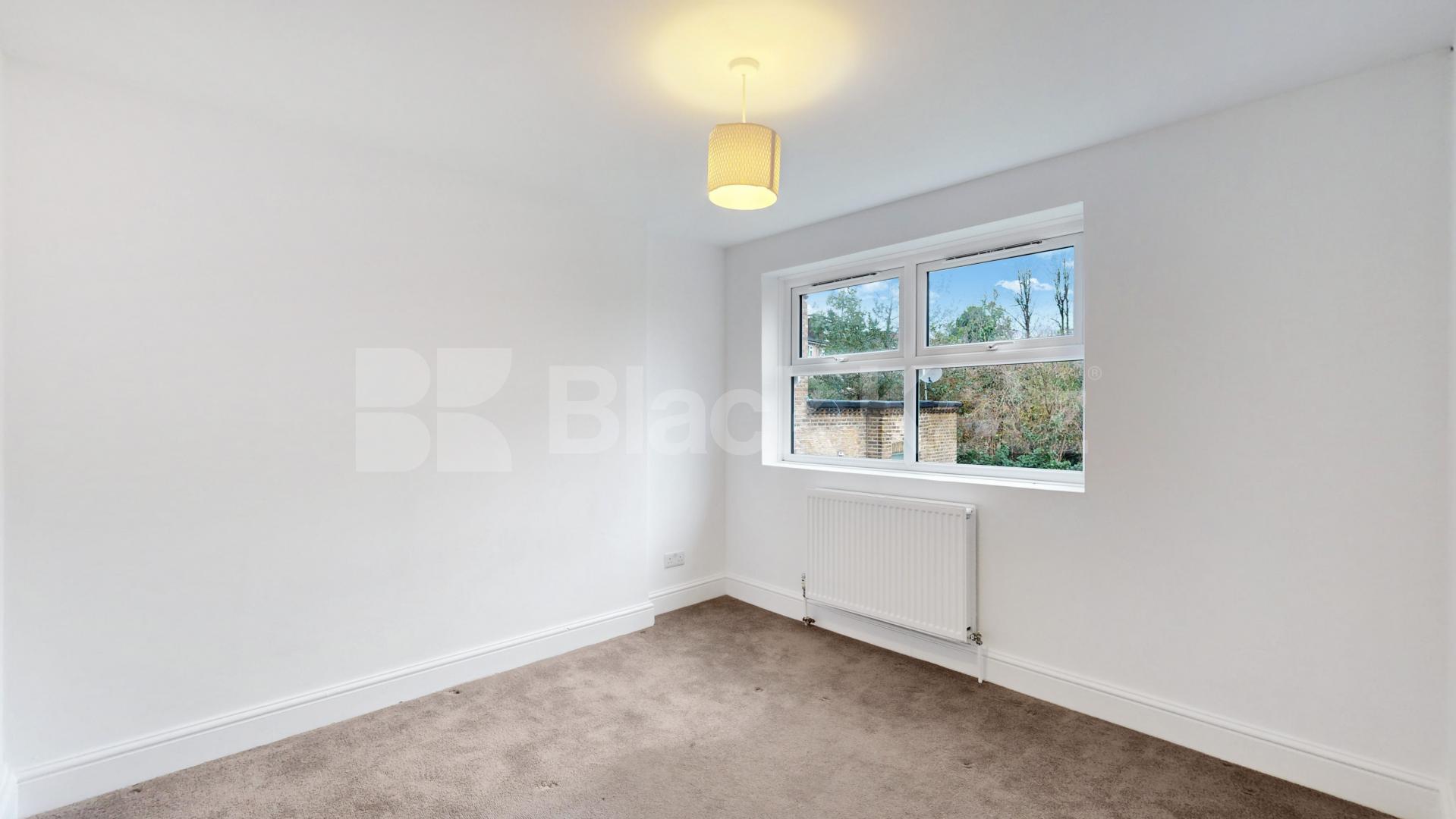 Two Bedroom First Floor Flat in Conversion, New Barnet, mins to tube & shops! Bulwer Road, New Barnet
